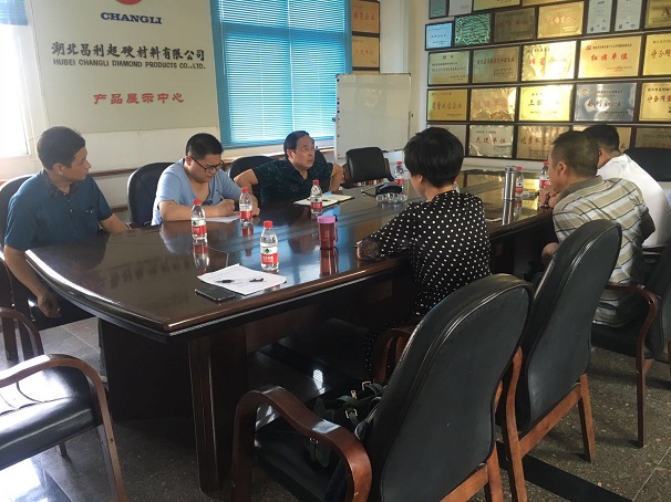 市經(jīng)信委領(lǐng)導(dǎo)來湖北昌利公司座談，調(diào)研金剛石工具產(chǎn)業(yè)發(fā)展情況
