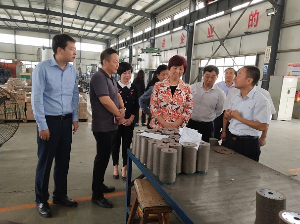 省人大常委會(huì)常務(wù)副主任、黨組書記王玲一行來湖北昌利公司視察