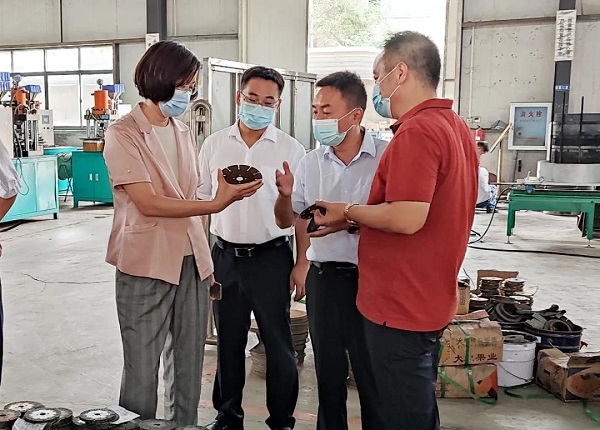 鄂州市委常委、統(tǒng)戰(zhàn)部部長鄒霞一行蒞臨昌利公司調(diào)研指導(dǎo)
